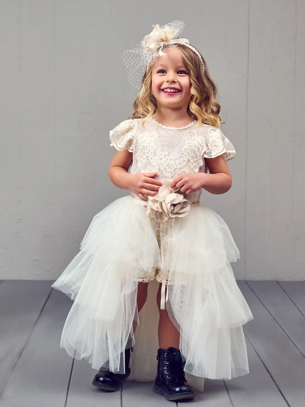 Baptism dress of lace with a detachable tail - RODANTHE