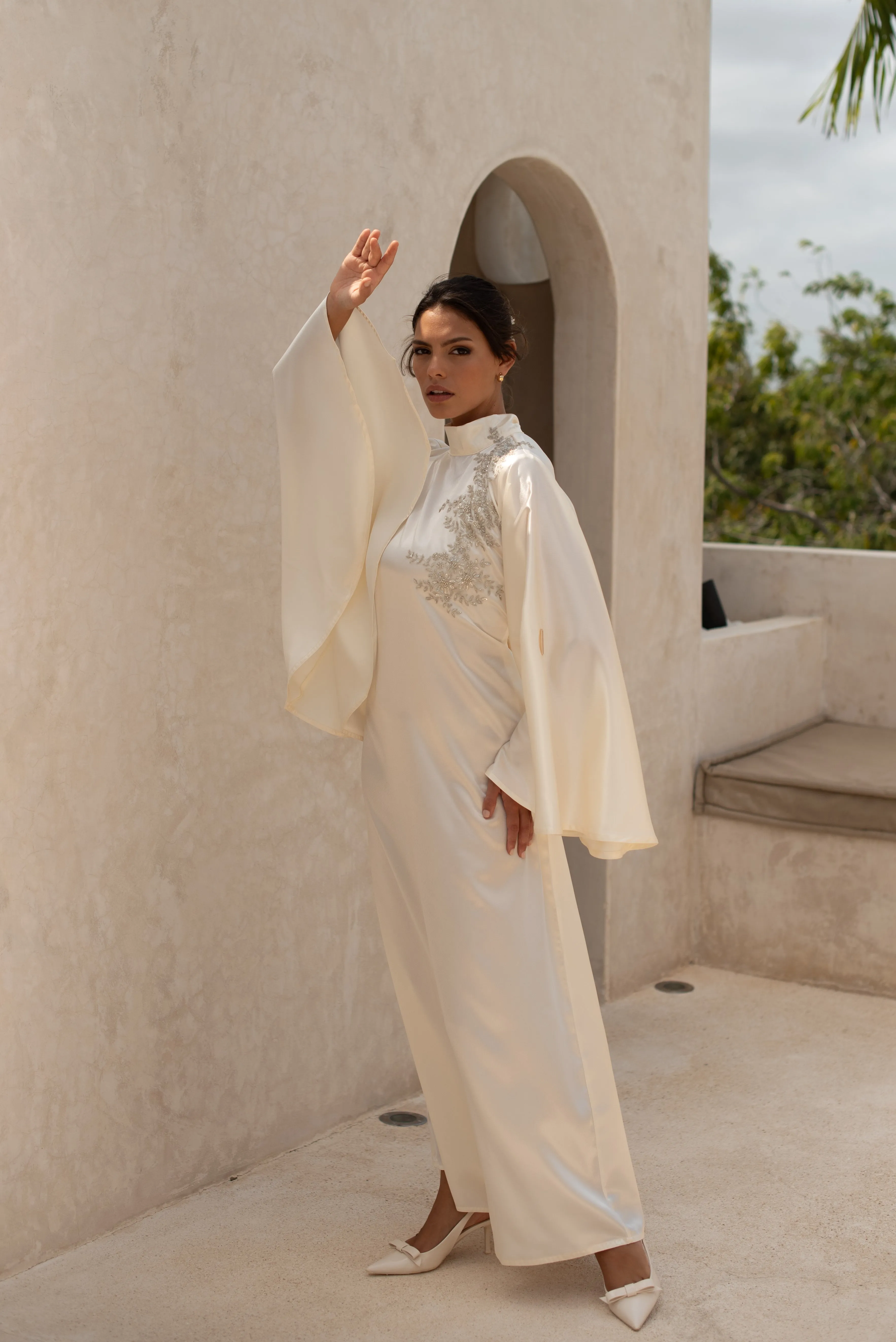 Ivory Breeze Abaya